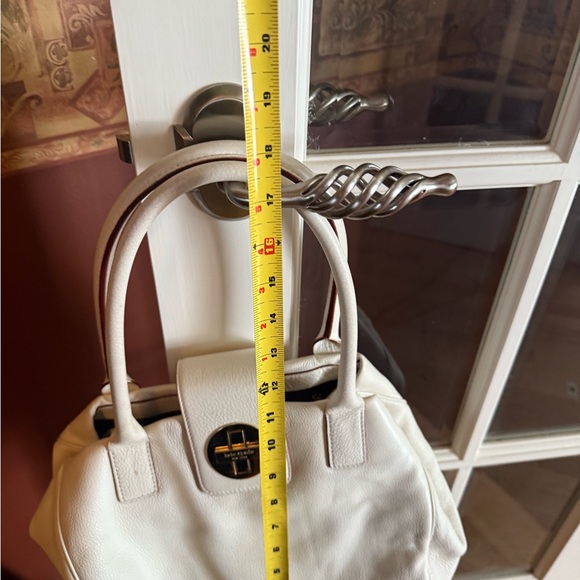 Next to new Kate Spade cream coloured handbag with red piping and gold hardware - Picture 7 of 8